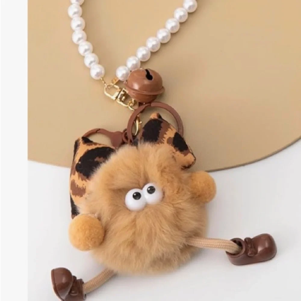 Furry bag/charm Keychain with Leopard Bow & Pearl wristlet - Picture 4 of 6